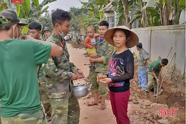 Hơn 100 chiến sỹ Trung đoàn 841 giúp Sơn Giang làm nông thôn mới