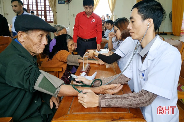 Formosa Hà Tĩnh phối hợp khám, cấp thuốc miễn phí cho hơn 200 người dân