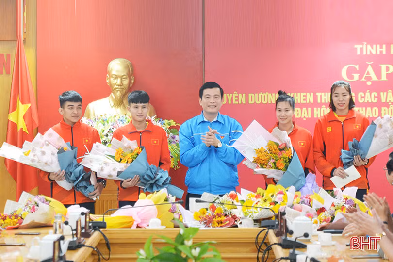 Hà Tĩnh tuyên dương, khen thưởng các VĐV đạt thành tích tại SEA Games 30