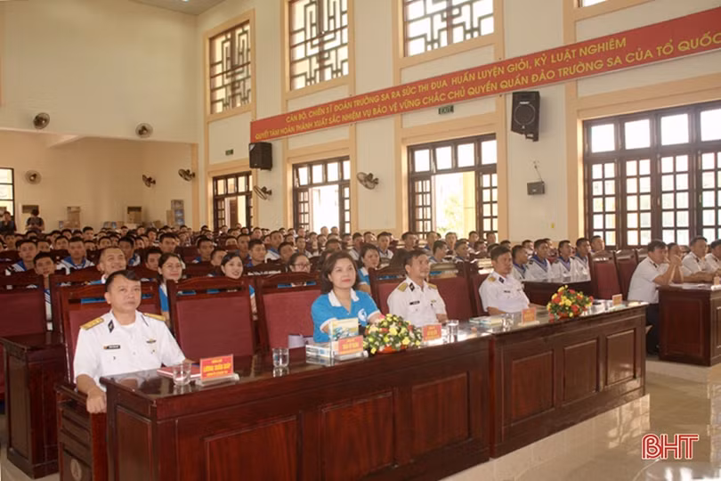 Gửi tấm lòng đồng bào cả nước tới Trường Sa