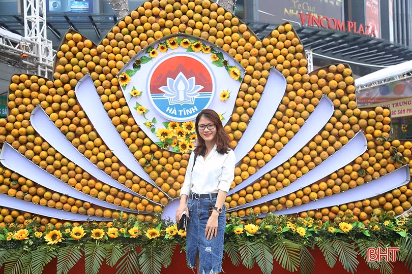 Những gian hàng “níu chân” khách ở Lễ hội Cam và sản phẩm nông nghiệp Hà Tĩnh