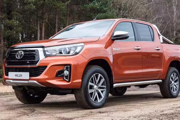 Triệu hồi bán tải Toyota Hilux do lỗi rò rỉ dầu
