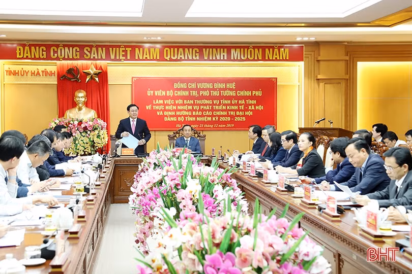 Phó Thủ tướng Chính phủ Vương Đình Huệ: Hà Tĩnh luôn thể hiện khát vọng vươn lên, đã thành tỉnh phát triển nhanh và toàn diện