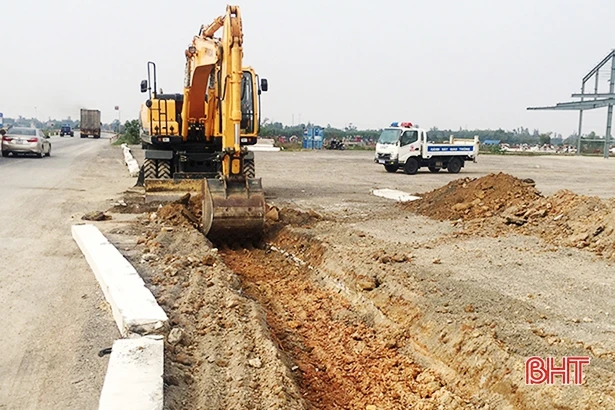 Nơm nớp lo sợ khi qua các ngã tư giao cắt với QL 1A tuyến tránh TP. Hà Tĩnh