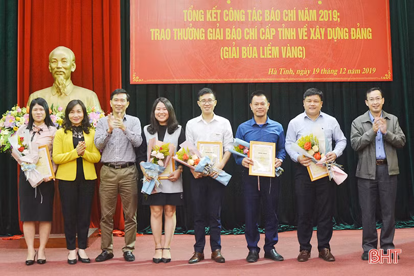 Hà Tĩnh trao giải Búa liềm vàng cấp tỉnh cho 26 tác phẩm xuất sắc