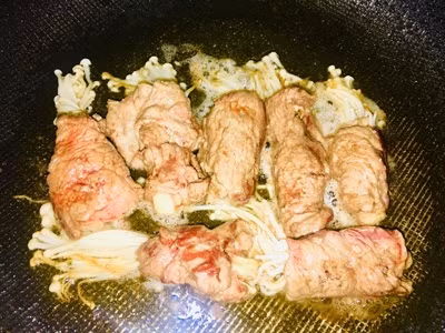 Tan sở làm bò cuộn nấm kim châm sốt xì dầu ngon cuốn lưỡi