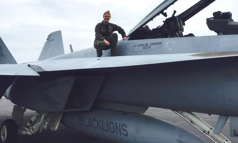 Nữ phi công F/A-18F Mỹ kể về lần đầu không kích khủng bố IS