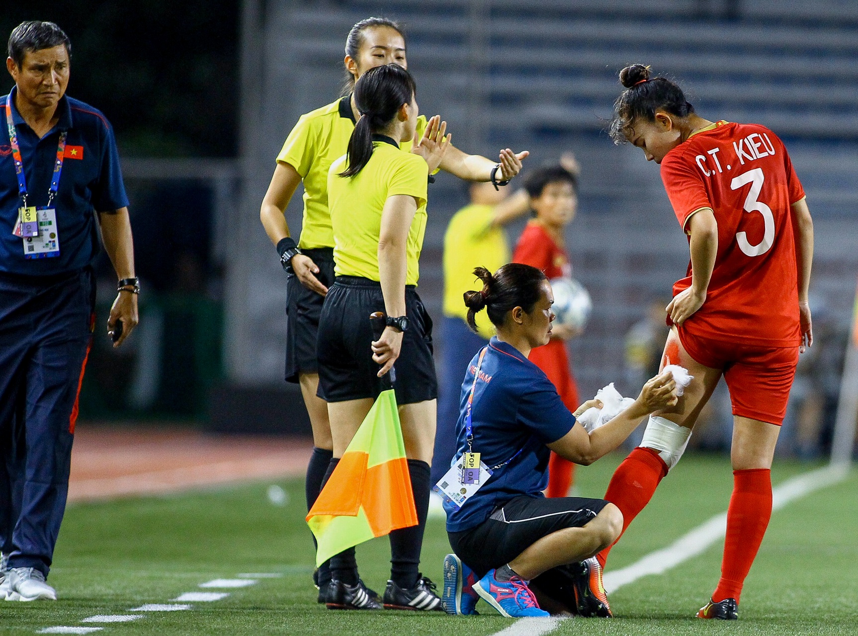 Mồ hôi, máu và nước mắt đưa tuyển nữ Việt Nam gặt vàng SEA Games