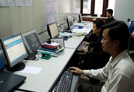 Kê khai thuế qua mạng internet và tăng cường cải cách các thủ tục hành chính là một trong những giải pháp quan trọng phát triển doanh nghiệp Kê khai thuế qua mạng internet và tăng cường cải cách các thủ tục hành chính là một trong những giải pháp quan trọng phát triển doanh nghiệp