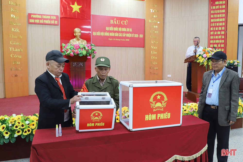 Khu vực bầu cử số 32, phường Thành Sen có 1.847 cử tri tham gia bầu cử. Công tác tổ chức được thực hiện nghiêm túc, đúng quy định, đảm bảo trang trọng và thuận tiện cho cử tri tham gia bỏ phiếu. Sau khi ban tổ chức thông qua nội quy, quy chế bầu cử và tiến hành kiểm tra, niêm phong hòm phiếu, các cử tri bắt đầu tham gia bỏ phiếu.