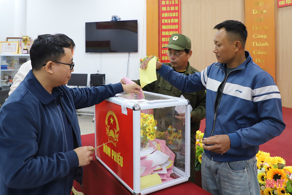 Tại khu vực bỏ phiếu này, cử tri thực hiện quyền bầu cử 3 ĐBQH khóa XVI trong danh sách 5 ứng cử viên; bầu 5 đại biểu HĐND tỉnh khóa XIX trong danh sách 8 ứng cử viên; bầu 4 đại biểu HĐND phường Thành Sen khóa II trong danh sách 7 ứng cử viên.