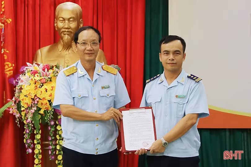 Trao quyết định bổ nhiệm Cục trưởng Cục Hải quan Hà Tĩnh