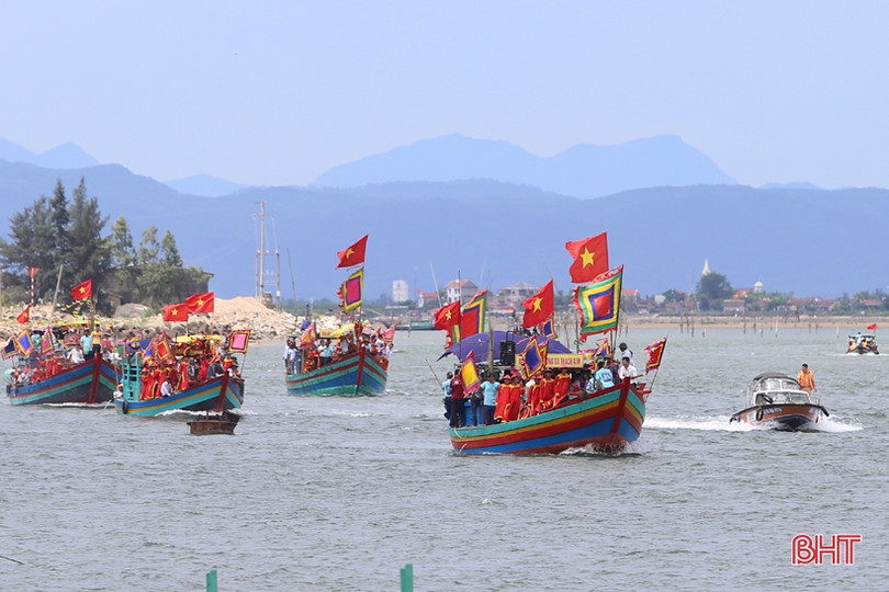 Tưng bừng lễ rước tại hội đền Chiêu Trưng Đại vương năm 2019