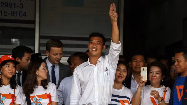 Tỷ phú 40 tuổi được đề cử làm ứng cử viên thủ tướng Thái Lan