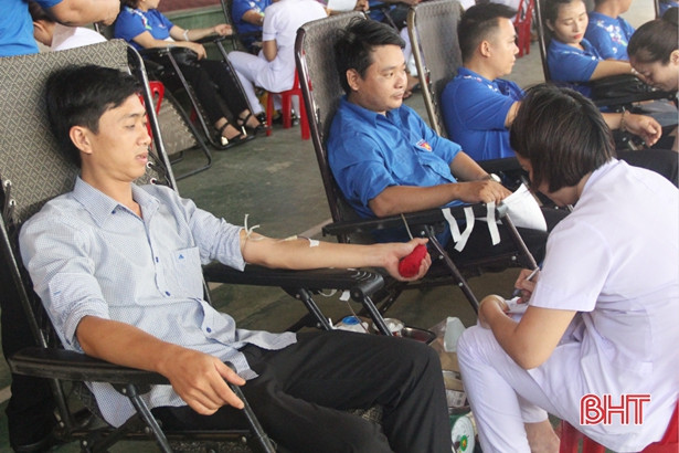 Tuổi trẻ Khối các cơ quan và doanh nghiệp Hà Tĩnh hiến 120 đơn vị máu