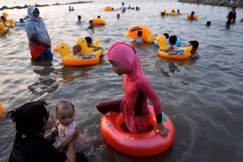 Người Hồi giáo khắp thế giới mừng kết thúc tháng ăn chay Ramadan