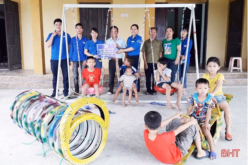 ĐVTN Hồng Lĩnh “hô biến” phế liệu trở thành đồ chơi trẻ em