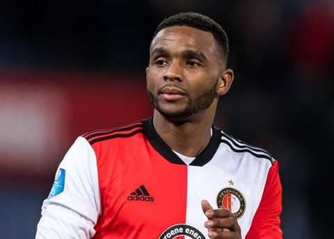 Cuco Martina (Curacao): Trong mùa giải 2018/19, Martina khoác áo CLB Feyenoord theo dạng cho mượn. Trước đó, anh thi đấu cho các CLB Twente, Southampton , Everton và Stoke City (cho mượn). Với kinh nghiệm gần 200 trận thi đấu tại các giải vô địch hàng đầu châu Âu như Premier League và Hà Lan, Martina là hậu vệ đẳng cấp nhất King’s Cup 2019. Quang Hải, Bacuna và những ngôi sao đáng xem nhất King’s Cup