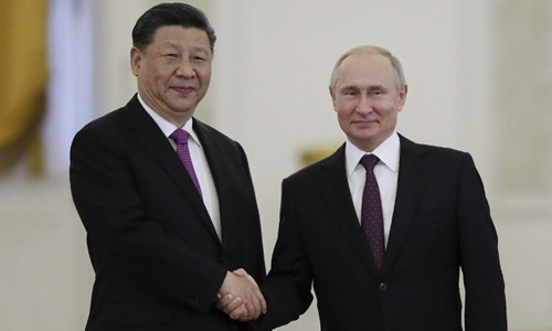 Tổng thống Nga Putin (phải) và Chủ tịch Trung Quốc Tập Cận Bình tại Moskva ngày 5/6. Ảnh: AFP . Nỗ lực của ông Tập tìm kiếm đồng minh chung chiến hào đối phó Mỹ