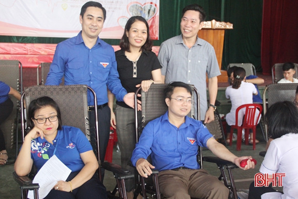 Tuổi trẻ Khối các cơ quan và doanh nghiệp Hà Tĩnh hiến 120 đơn vị máu