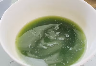 10 phút làm thạch lá nếp và sữa tươi giòn ngon mát lịm