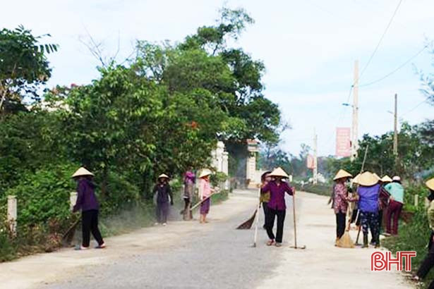 Hàng nghìn nông dân Hà Tĩnh ra quân làm sạch môi trường