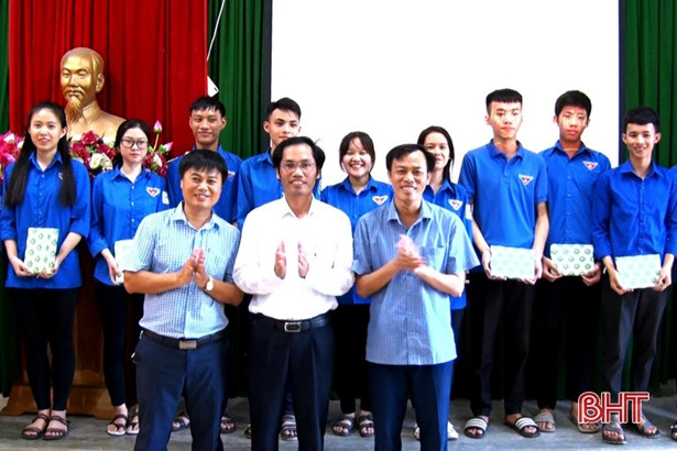 Gần 80 học sinh THPT được bồi dưỡng lý luận chính trị