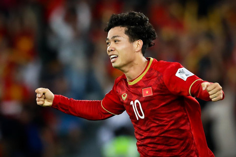 Nguyễn Công Phượng (Việt Nam): Tờ Siam Sports gọi Công Phượng là đầu tàu của tuyển Việt Nam dự King’s Cup 2019 khi anh trở về từ CLB Incheon United (giải K.League). Sáng 2/6, phía Incheon thông báo Công Phượng đã chấm dứt hợp đồng và chuẩn bị sang Pháp thử việc. Sân chơi King’s Cup 2019 sẽ là bước đệm tuyệt vời cho Công Phượng tạo dấu ấn trước khi tìm cơ hội mới tại Pháp. Ảnh: Minh Chiến. Quang Hải, Bacuna và những ngôi sao đáng xem nhất King’s Cup