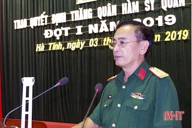 Thăng quân hàm cấp tá cho 54 sĩ quan quân đội Hà Tĩnh