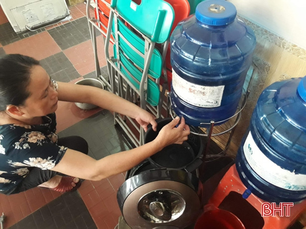 Mất nước sạch, hơn 2.300 hộ dân Thạch Kim khốn đốn