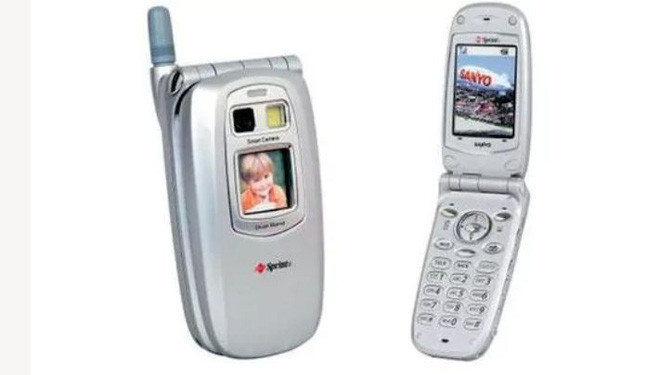 Chiếc điện thoại di động tích hợp camera đầu tiên ra đời như thế nào?
