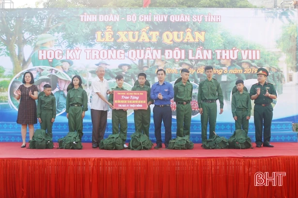 120 “chiến sỹ nhí” Hà Tĩnh lên đường tham gia Học kỳ trong quân đội