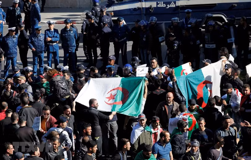 Thế giới ngày qua: Tổng thống Mỹ kêu gọi Anh rời EU mà không cần thỏa thuận