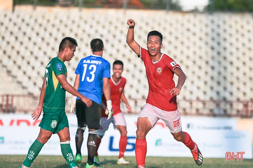 HLV Phạm Minh Đức: Chúng tôi đã thay đổi mục tiêu để đội bóng có được kết quả tích cực hơn
