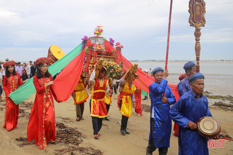 Tưng bừng lễ rước tại hội đền Chiêu Trưng Đại vương năm 2019