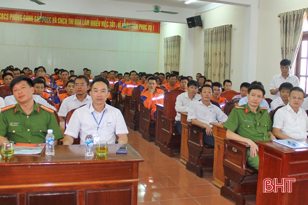 150 nhân viên điện lực được huấn luyện nghiệp vụ phòng cháy chữa cháy