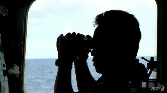 Tàu hàng chìm ngoài khơi Indonesia, 17 người mất tích