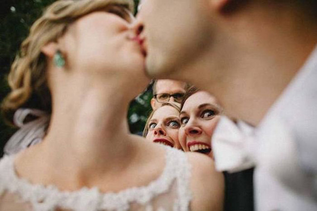 Chụp ảnh cưới đến “thổ dân“ cũng phải bật cười