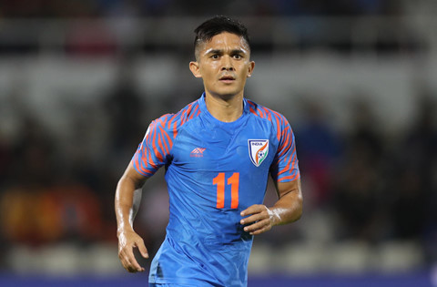 Sunil Chhetri (Ấn Độ): Ở tuổi 34, Chhetri vẫn là hy vọng lớn nhất trên hàng công tuyển Ấn Độ. Chhetri ra sân 107 trận cho đội tuyển quốc gia và ghi 67 bàn. Tại Asian Cup 2019, Chhetri gieo sầu cho tuyển Thái Lan bằng cú đúp bàn thắng, góp phần giúp tuyển Ấn Độ hủy diệt “Voi chiến” bằng tỷ số 4-1. Quang Hải, Bacuna và những ngôi sao đáng xem nhất King’s Cup
