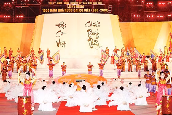 nha nuoc dai co viet ket tinh hon thieng song nui