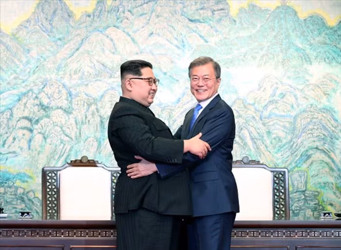 de cu nobel hoa binh cho ong kim jong un va moon jae in