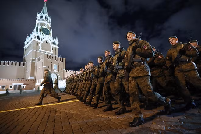 hang ngan binh linh khi tai nga ram rap keo ve quang truong do