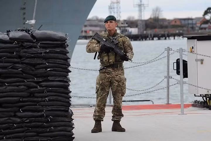 can canh tau san bay moi nhat va manh nhat cua hai quan anh