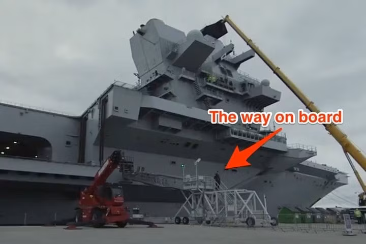 can canh tau san bay moi nhat va manh nhat cua hai quan anh