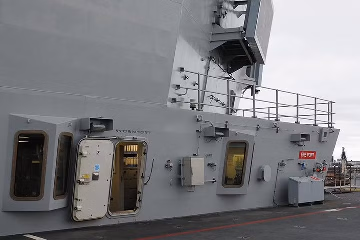 can canh tau san bay moi nhat va manh nhat cua hai quan anh