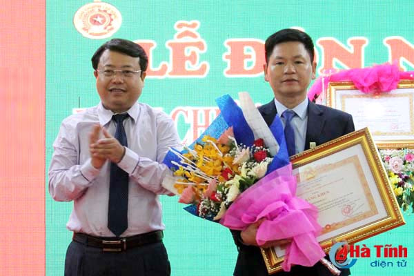 cong ty moi truong va do thi ha tinh don nhan huan chuong lao dong