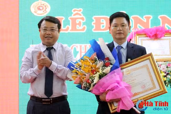 cong ty moi truong va do thi ha tinh don nhan huan chuong lao dong