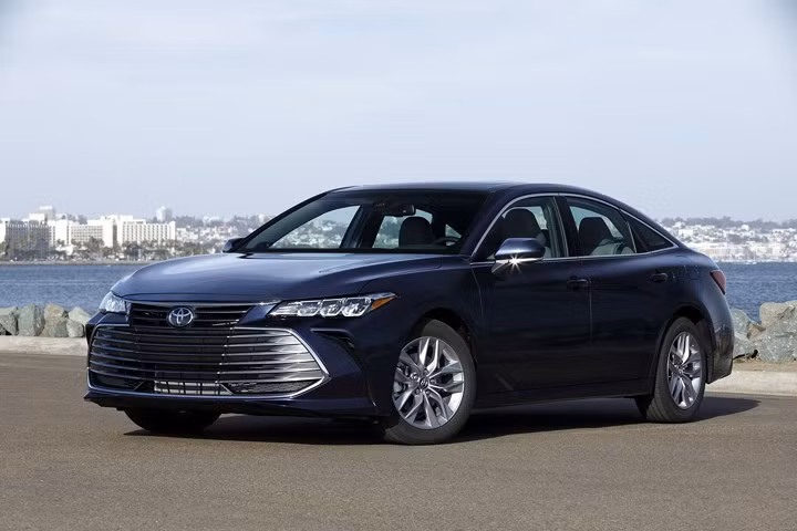 can canh toyota avalon 2019 co gia tu 35 000 usd