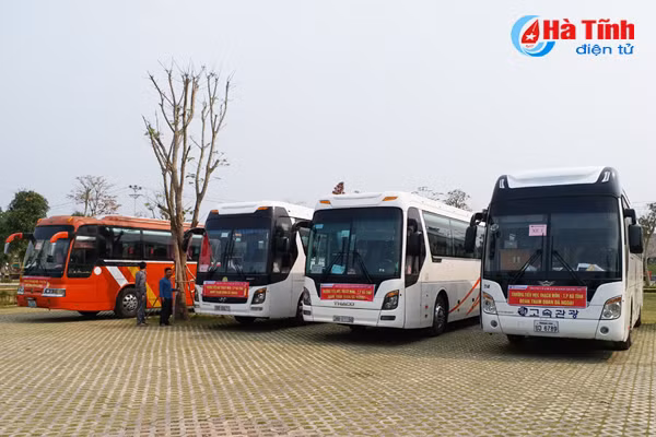 Nhiều cơ sở cho thuê xe du lịch “dài cổ”... chờ khách!