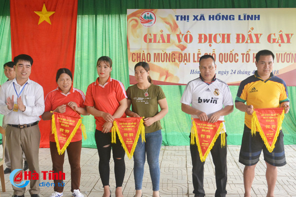 Độc đáo môn đẩy gậy tại Lễ hội Giỗ Tổ Hùng Vương năm 2018